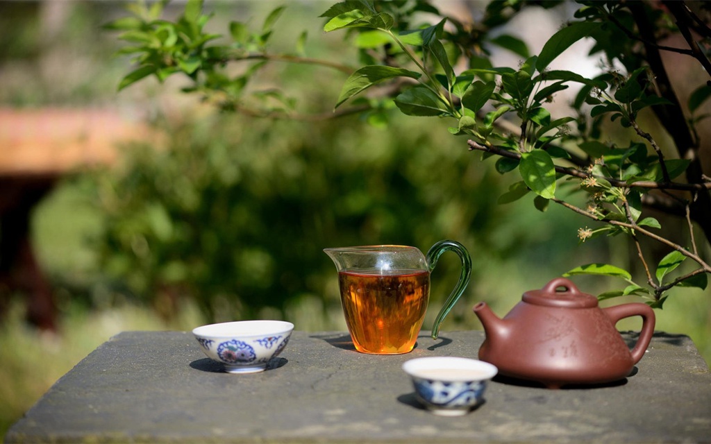 红茶和紫砂图片