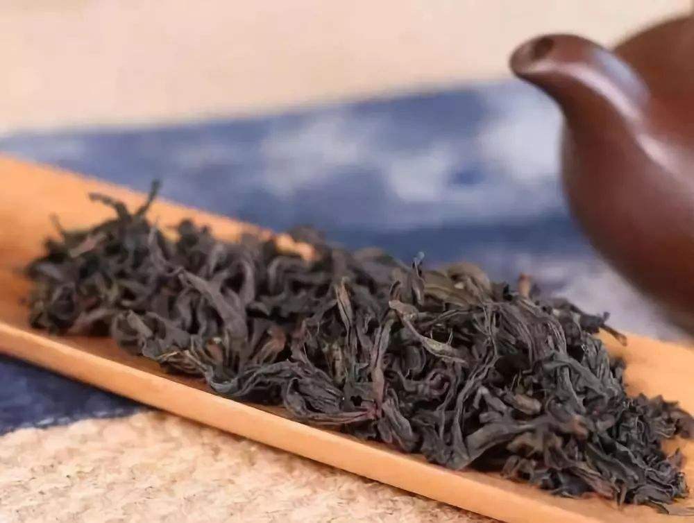 紫砂壶和红茶