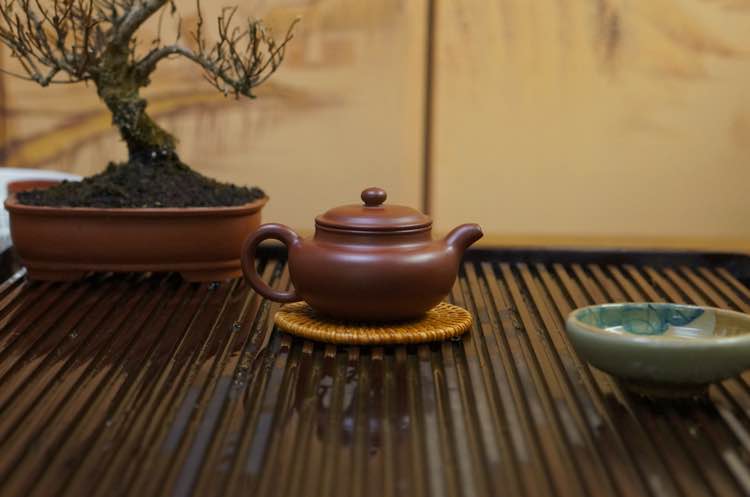 泡茶紫砂壶