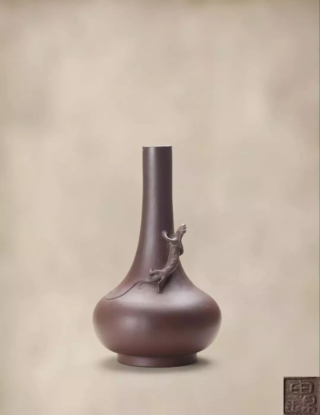 申锡制 盘螭龙长颈瓶