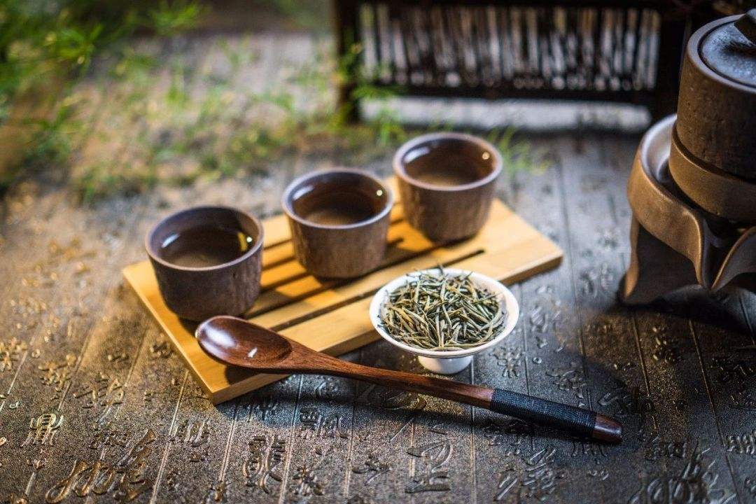 紫砂壶泡茶图片